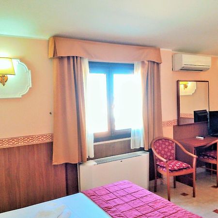 Hotel Riviera Fiumicino Buitenkant foto