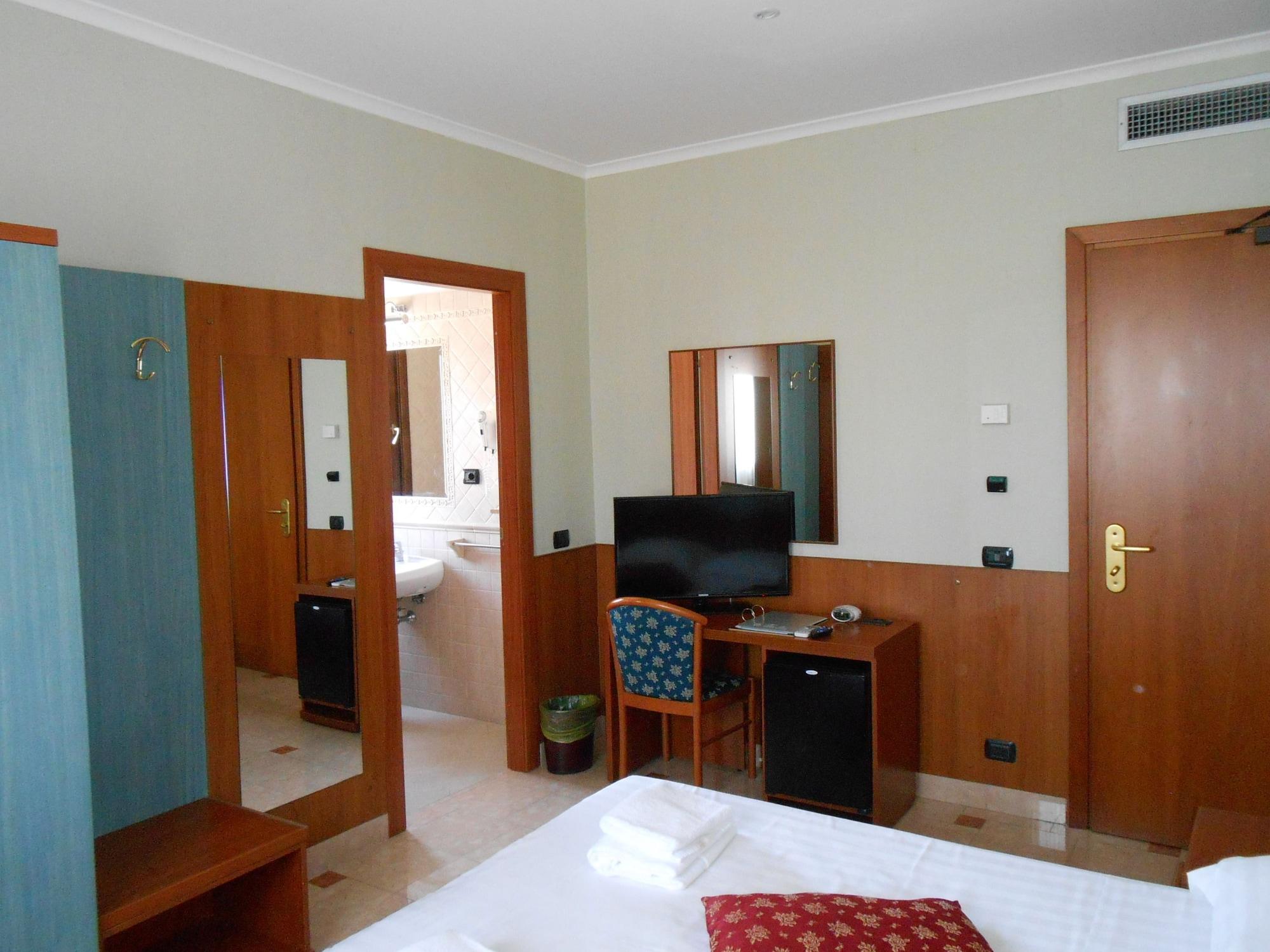 Hotel Riviera Fiumicino Buitenkant foto