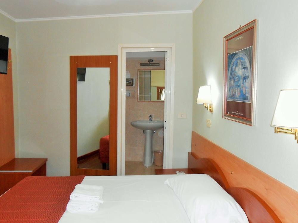 Hotel Riviera Fiumicino Buitenkant foto