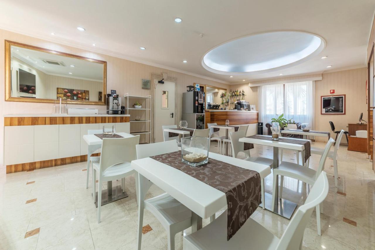 Hotel Riviera Fiumicino Buitenkant foto