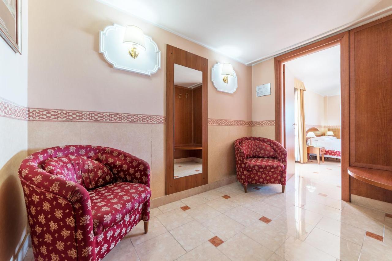 Hotel Riviera Fiumicino Buitenkant foto