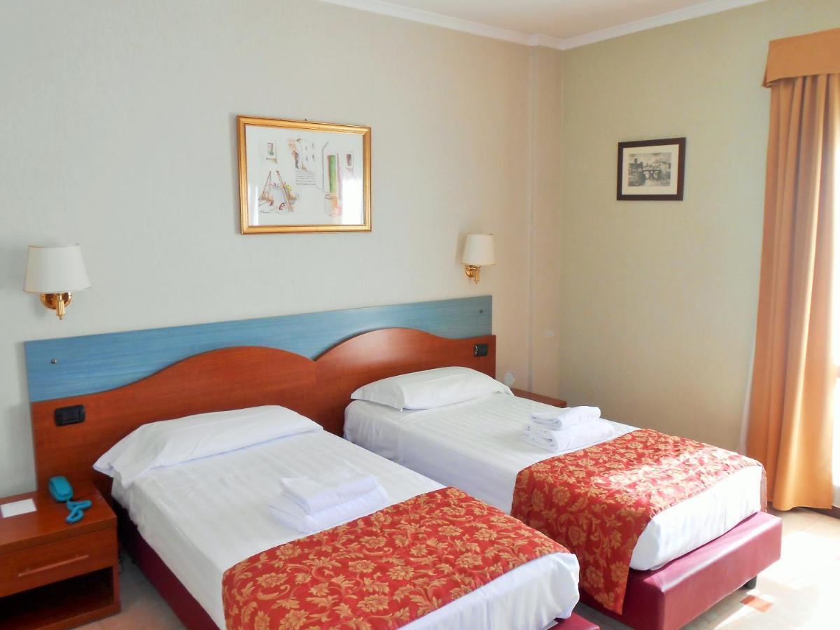 Hotel Riviera Fiumicino Buitenkant foto