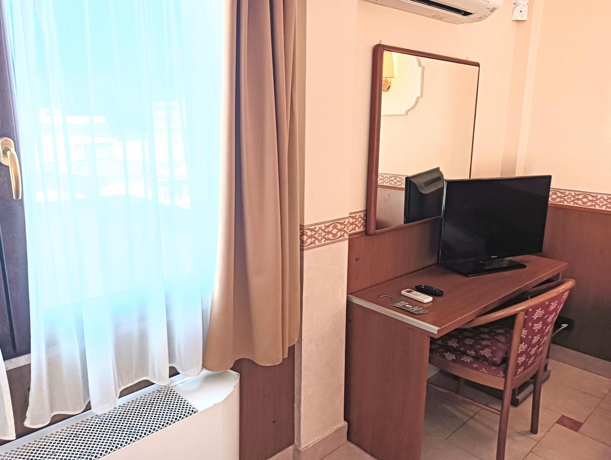 Hotel Riviera Fiumicino Buitenkant foto